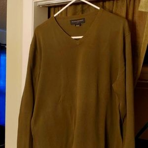 Banana Republic XL v-neck sweater in olive green